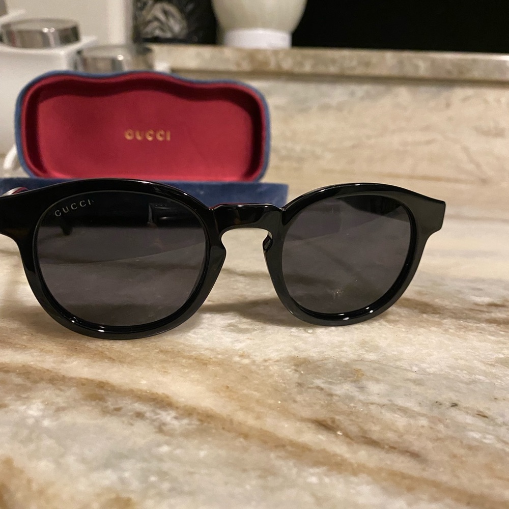 Black Gucci sunglasses